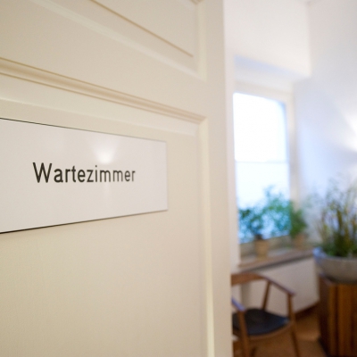 Tuer Wartezimmer Hausarztpraxis Oldenburg.jpeg